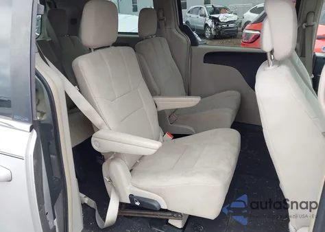 2011 Chrysler Town & Country Touring z USA, uszkodzony, nr VIN 2A4RR5DG3BR624976